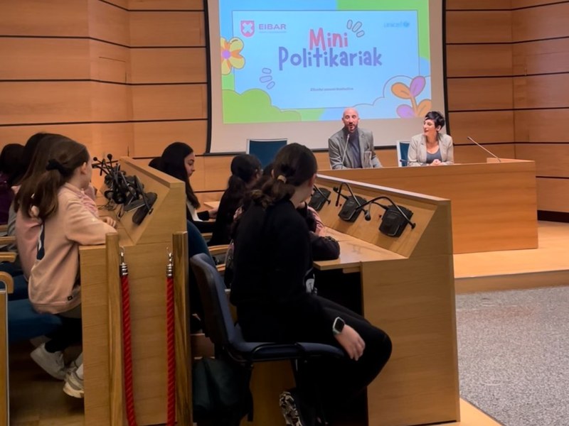 Eibar arranca el curso político infantil con “Mini poLitikariak” y proyectos para mejorar la ciudad