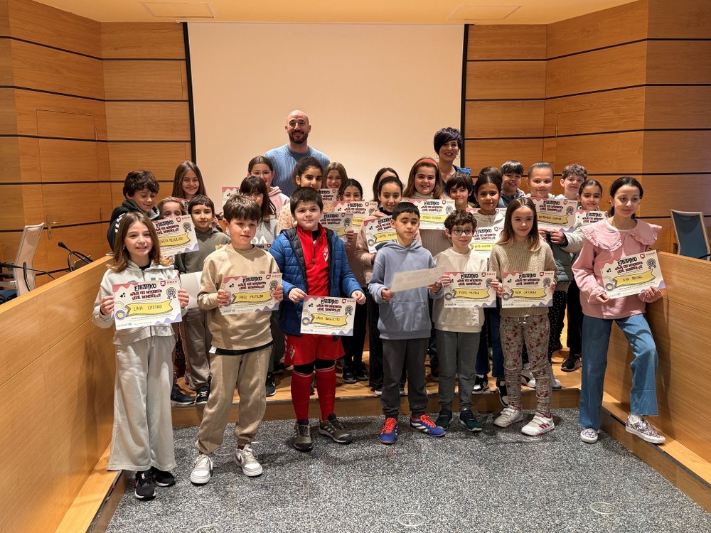 Eibar avanza en su camino para ser Ciudad Amiga de la Infancia Imagen del acto de constitución del Consejo de la Infancia, un órgano de participación infantil creado en el marco del proyecto "Ciudad Amiga de la Infancia".