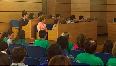 Eibar pone en marcha una nueva convocatoria de los programas 'Umeak eskolara' y 'Diru-laguntzak ikasleei' de ayuda a escolares y estudiantes para el curso 2017-2018