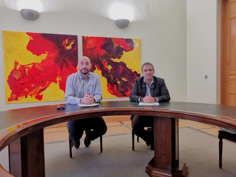 Jon Iraola, alcalde de Eibar, y Miguel de los Toyos, Viceconsejero de Planificación Territorial y Agenda Urbana.