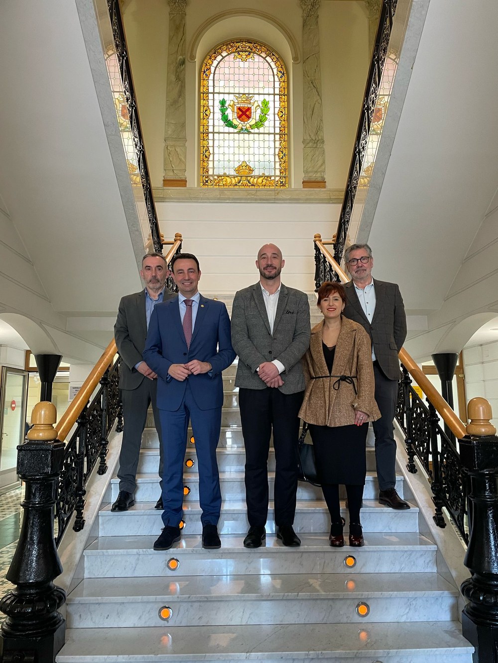 Eibar sienta las bases para la creación de empleo con la puesta en marcha de un estudio-diagnóstico sobre el desempleo en el municipio Imagen del encuentro mantenido en el Ayuntamiento entre representantes locales y autonómicos.