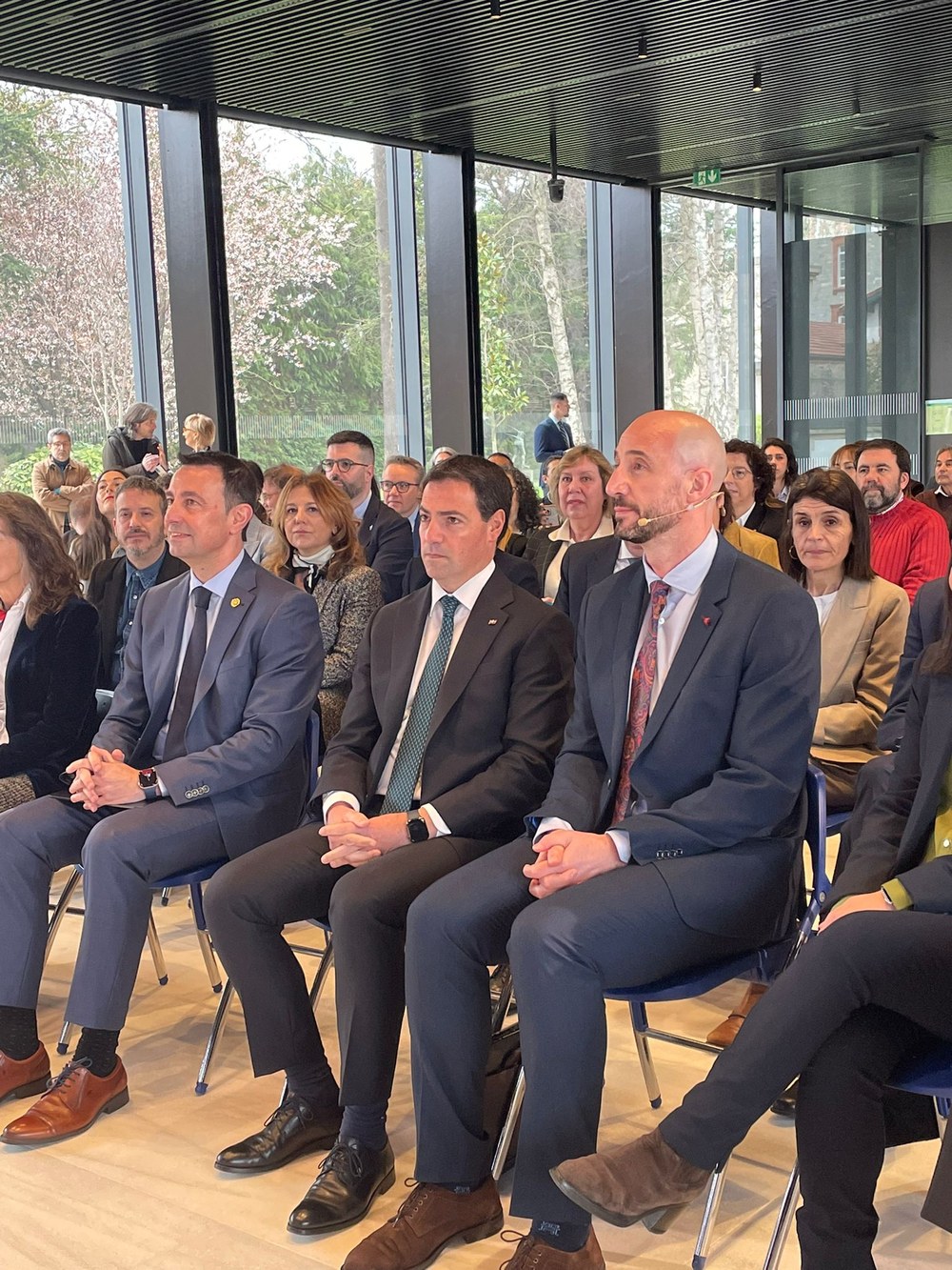 El Vicelehendakari Mikel Torres, el lehendakari, Imanol Pradales y el alcalde de Eibar, Jon Iraola.