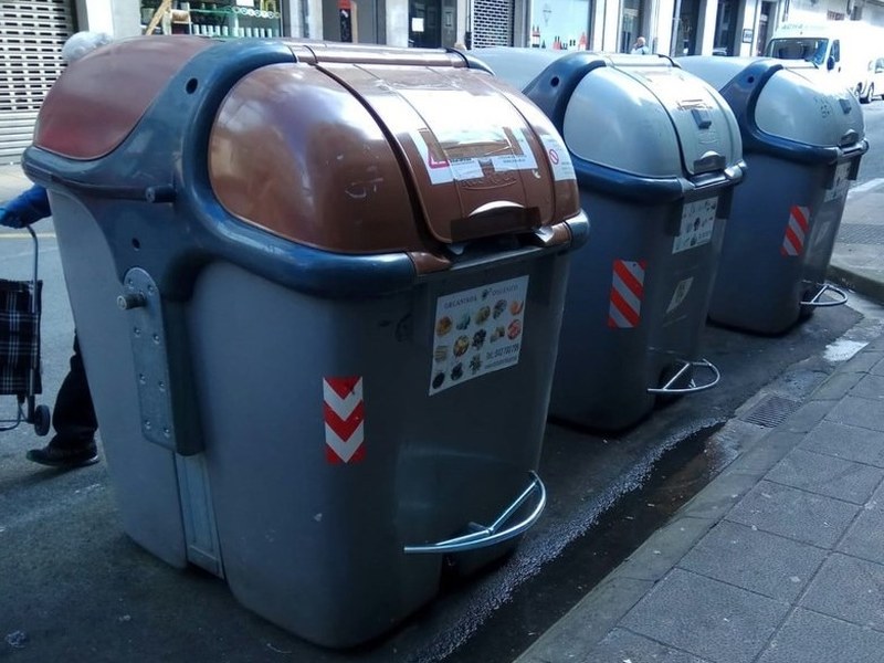 El alcalde de Eibar solicita a la Mancomunidad de Debabarrena dejar sin efecto el cobro del recargo por el uso del contenedor marrón