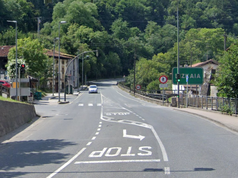 Imagen de archivo. Límite de provincias entre Eibar y Ermua.
