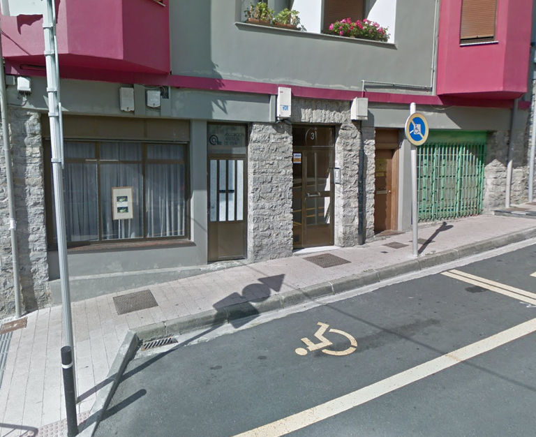 Imagen del local que la Asociación de Artistas Eibarreses tiene en la calle Pagei número 3 bajo.