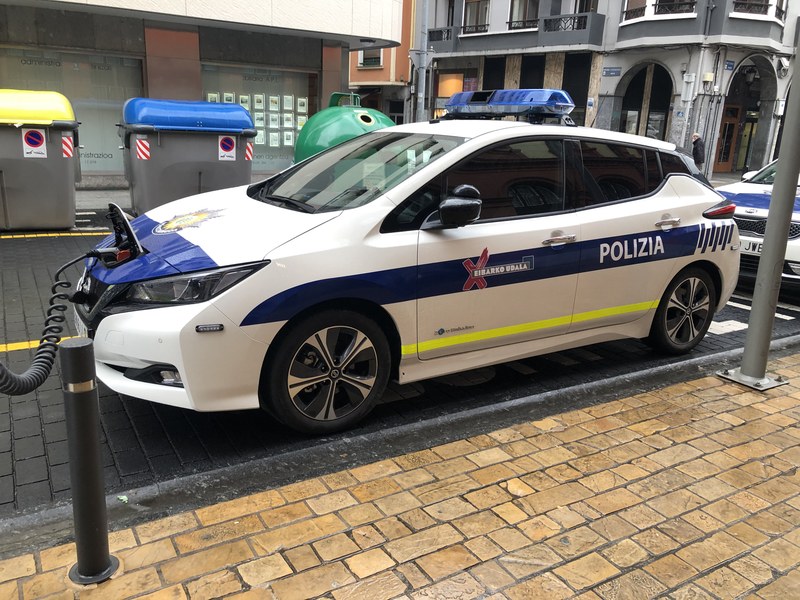 Imagen de uno de los nuevos vehículos eléctricos adquiridos por el Ayuntamiento.