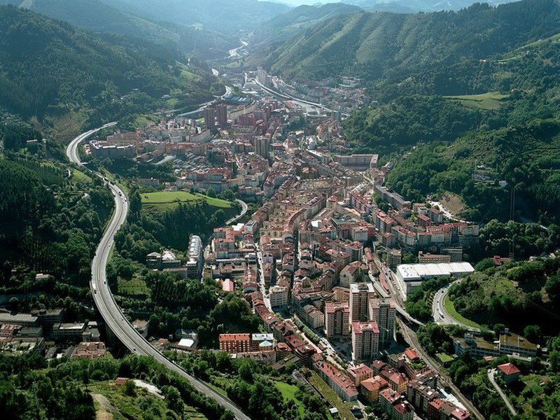 Eibar desde el aire. Imagen: Ego Ibarra.