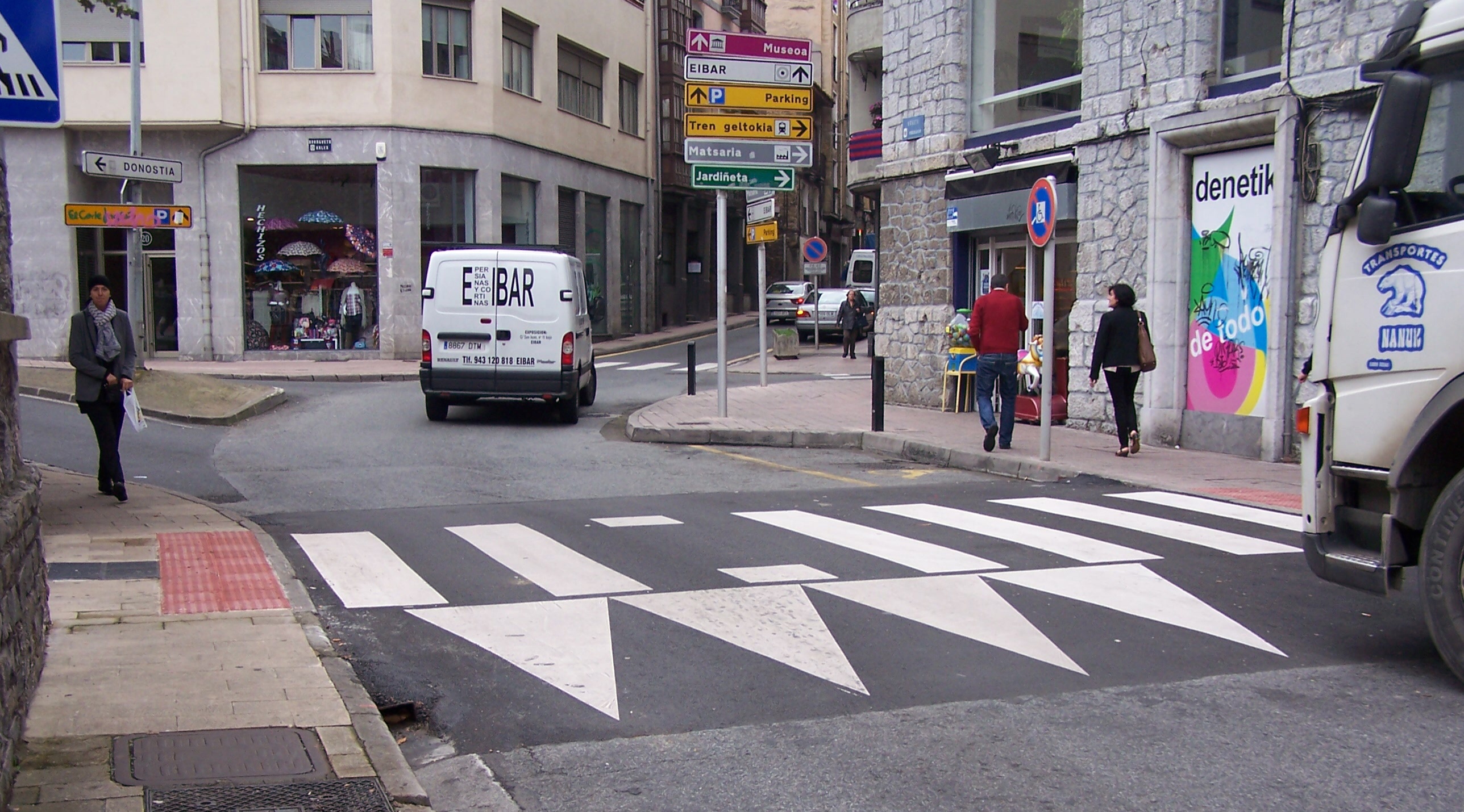 El Ayuntamiento de Eibar avanza en la construcción de nuevos pasos peatonales sobreelevados en la ciudad con cinco actuaciones