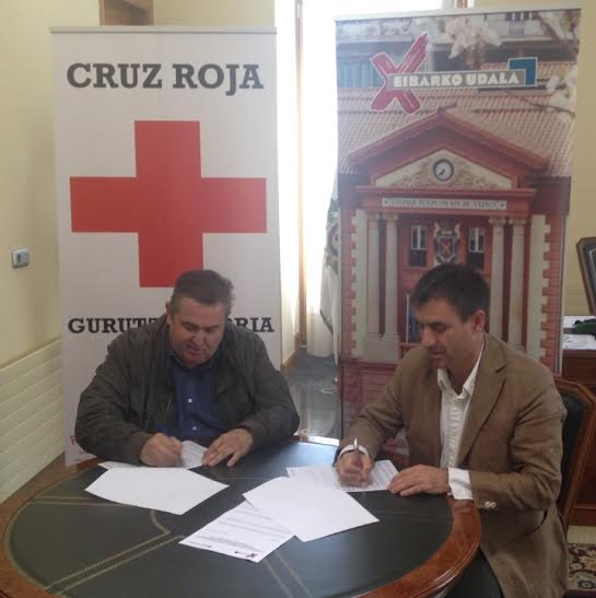 El Ayuntamiento de Eibar cede a Cruz Roja Eibar-Ermua tres viviendas en Amaña para la acogida de un total de 18 personas refugiadas