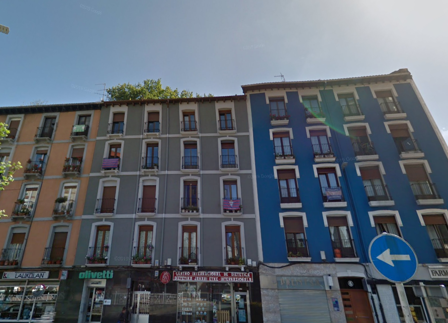 El Ayuntamiento de Eibar convoca de nuevo ayudas a las comunidades de vecinos/as para rehabilitar fachadas y/o para instalar y sustituir ascensores Viviendas ubicadas en el Paseo de Urkizu.