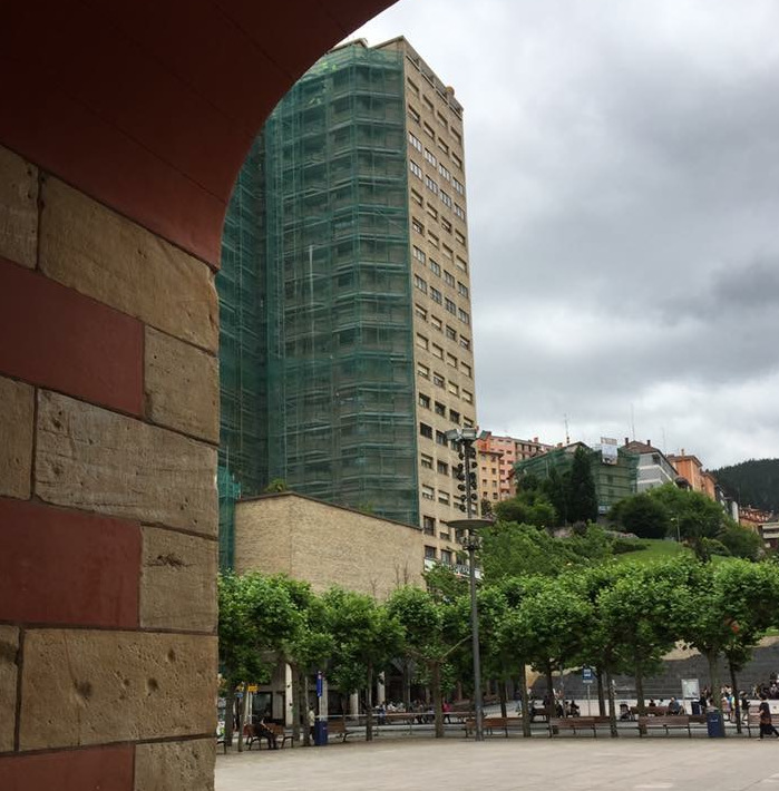 El Ayuntamiento de Eibar convoca de nuevo ayudas a las comunidades de vecinos/as para restaurar fachadas y/o para instalar y sustituir ascensores