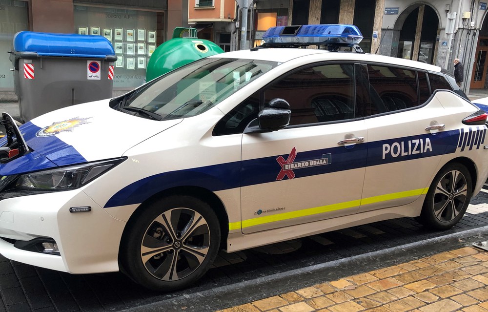 El Ayuntamiento de Eibar ha incoado más de 1.000 propuestas de sanción por incumplimientos de las medidas anticovid desde el inicio de la pandemia Imagen de un vehículo oficial de la Policía Municipal.