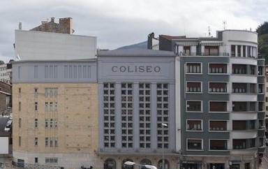 El Ayuntamiento de Eibar instala 120 placas fotovoltaicas en la cubierta del Teatro Coliseo