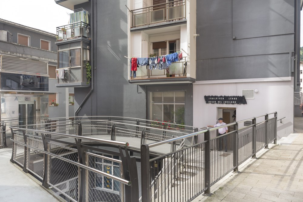 El Ayuntamiento de Eibar llevará a cabo diversas labores de mejora en el hogar del jubilado de Urki Hogar del jubilado de Urki.