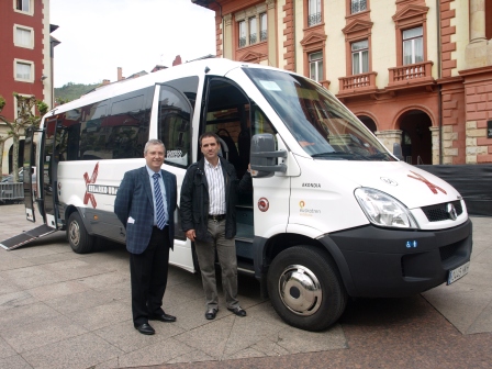 El Ayuntamiento de Eibar y Euskotren presentan la nueva unidad que completa la flota de Udalbus