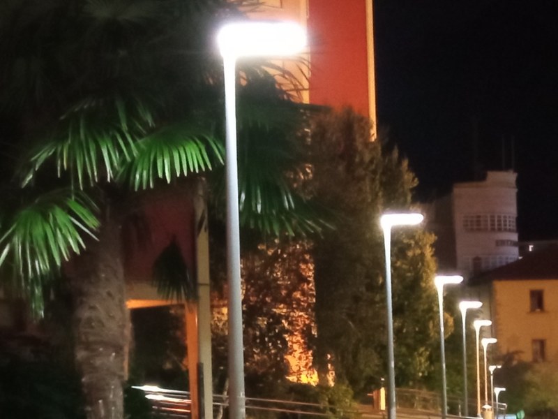 Imagen de archivo de luminarias de tipo LED.