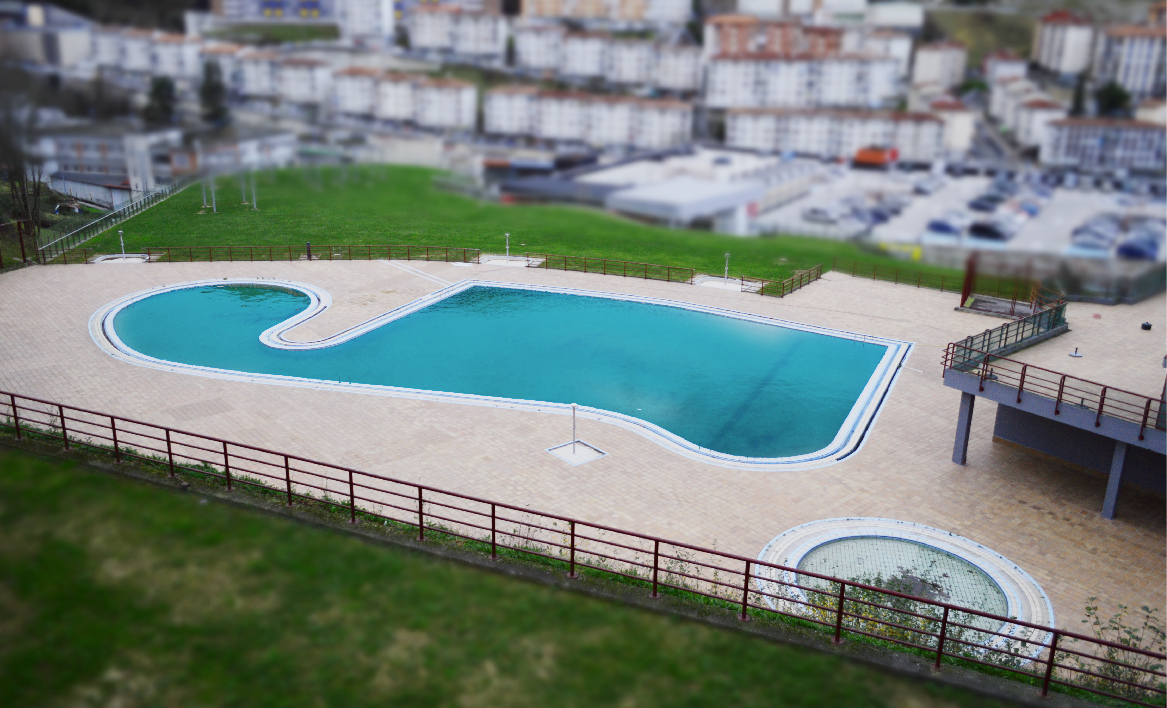 El Ayuntamiento invierte 247.000 euros en la reforma de los vestuarios de las piscinas descubiertas de Ipurua