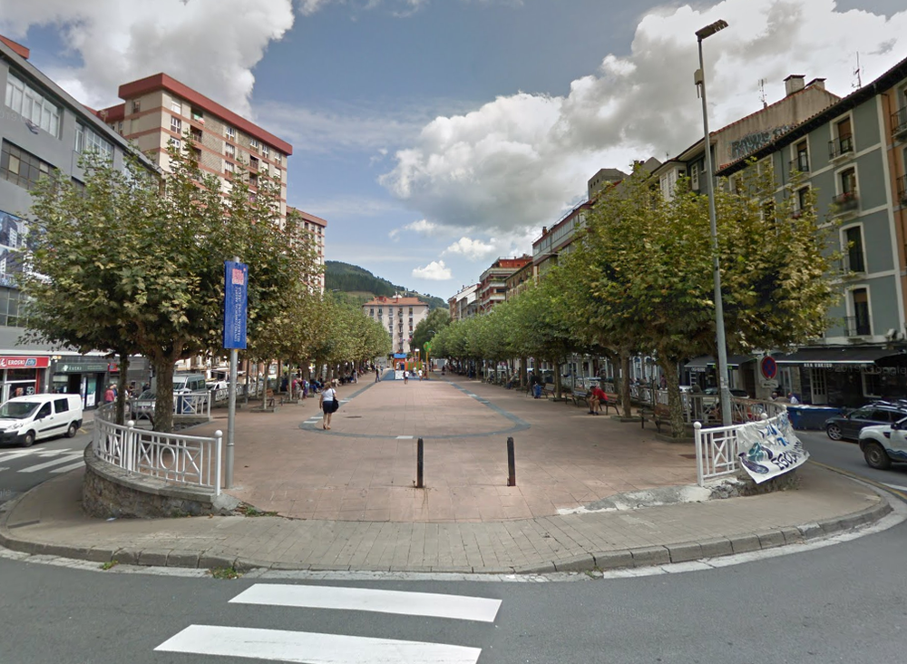 El Ayuntamiento lleva a cabo varios trabajos menores para hacer más agradable el uso de diversas zonas de esparcimiento de la ciudad Imagen del parque de Urkizu.