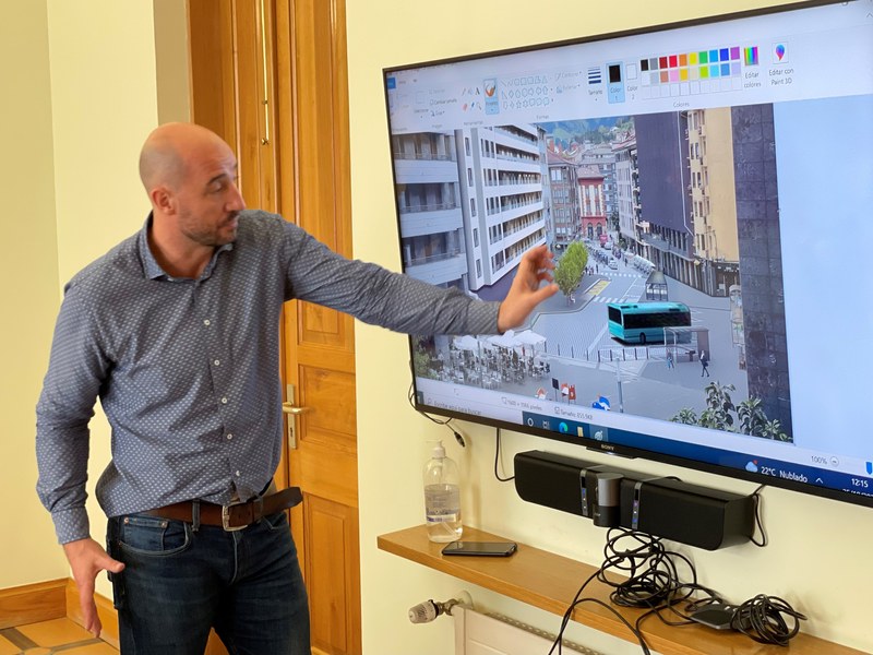 En la imagen, el alcalde Jon Iraola, en la presentación del proyecto de reurbanización del entorno de Egogain.