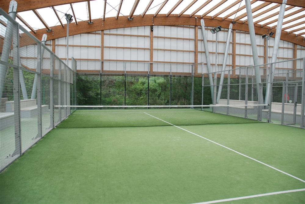 Imagen de archivo de una pista de pádel de Unbe. Imagen: www.euskadi.eus