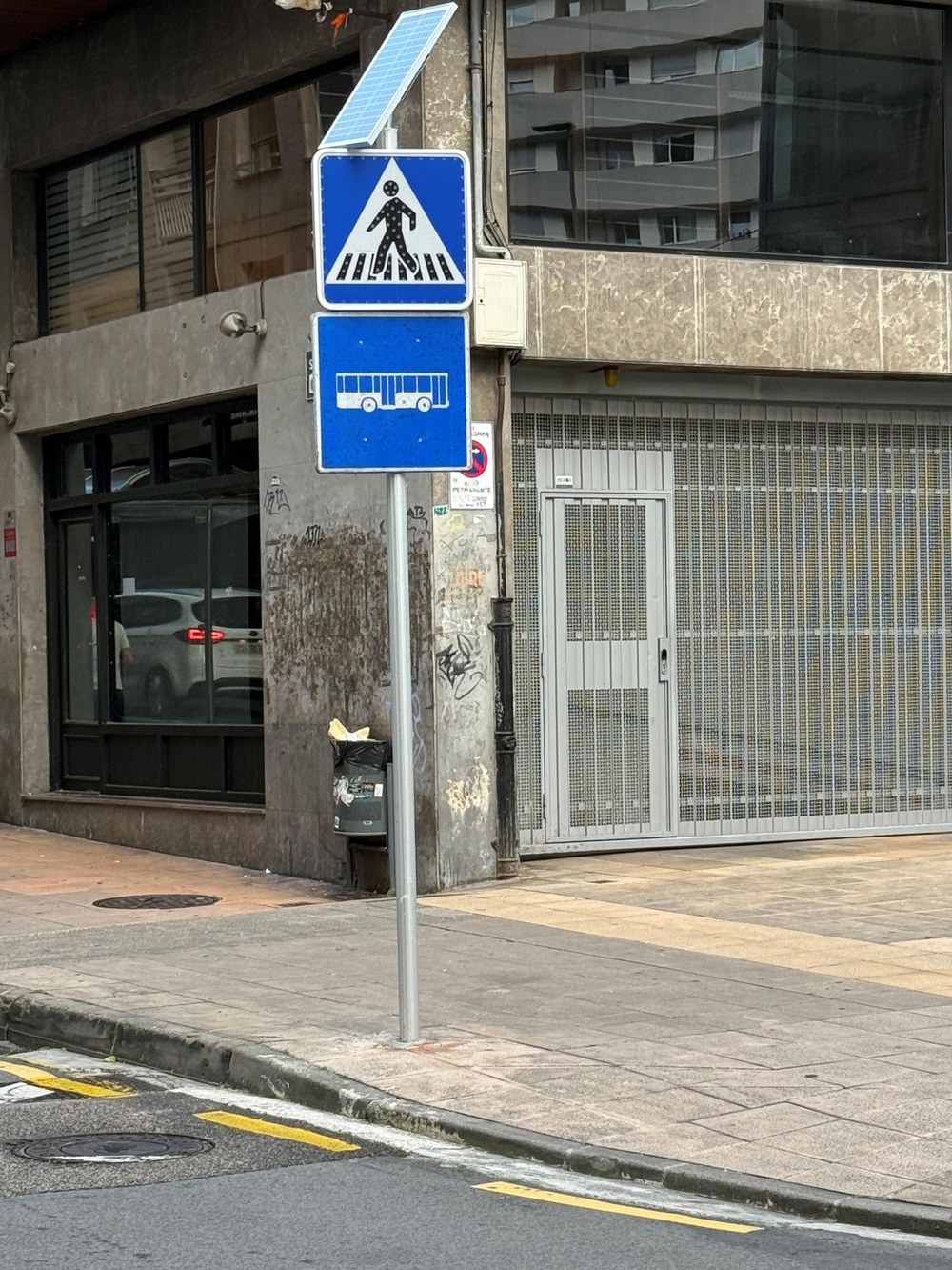 El Consistorio está realizando trabajos de mejora en las señalizaciones de tráfico Nueva señal de tráfico.