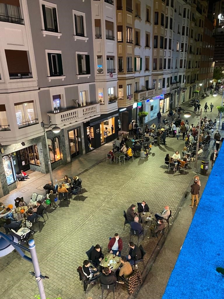 El Gobierno Vasco endurece las restricciones durante las fiestas de Navidad, para tratar de frenar la expansión de la Covid-19 Eibar. Imagen de archivo.
