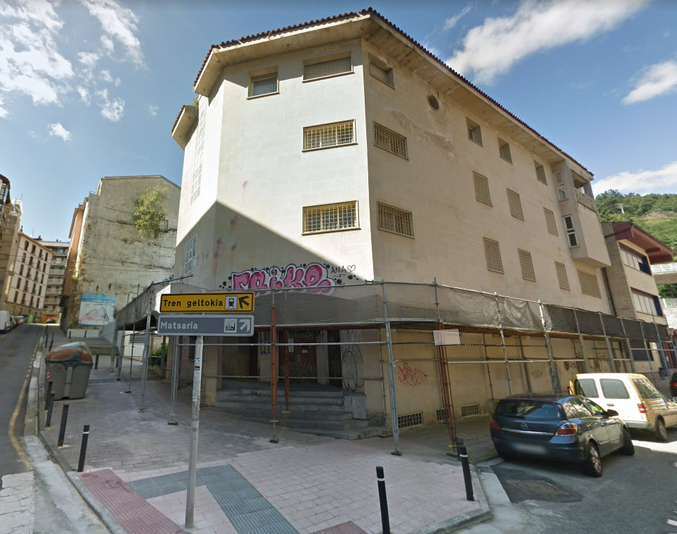 El Gobierno Vasco iniciará esta semana las obras para la reconversión del edificio de los antiguos juzgados de Bittor Sarasketa en apartamentos para jóvenes Imagen de archivo de los Antiguos juzgados de Bittor Sarasketa.