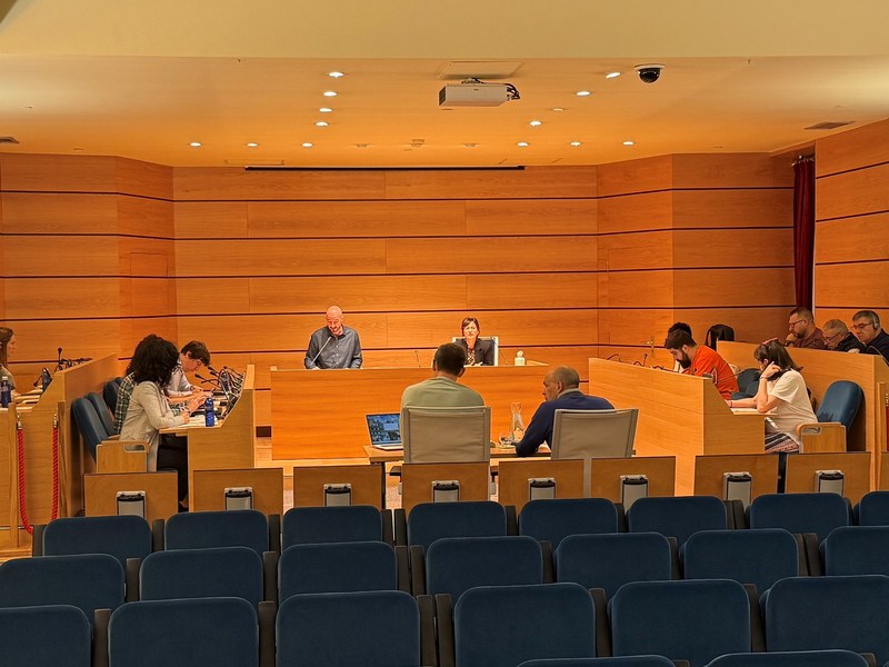 El Pleno Municipal aprueba la actualización de tasas e impuestos municipales para el ejercicio 2026, con un incremento del 2,5 %
