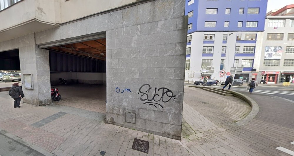 Imagen de una pintada en un edificio de Urkizu.