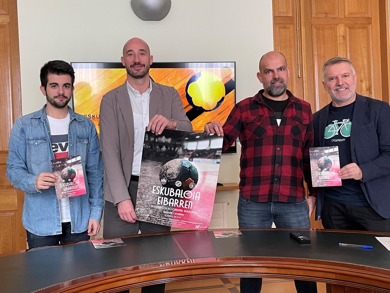 Imagen de la presentación del documental realizado con motivo del 75º aniversario de la JD Arrate y el 10º aniversario del Eibar Eskubaloia.