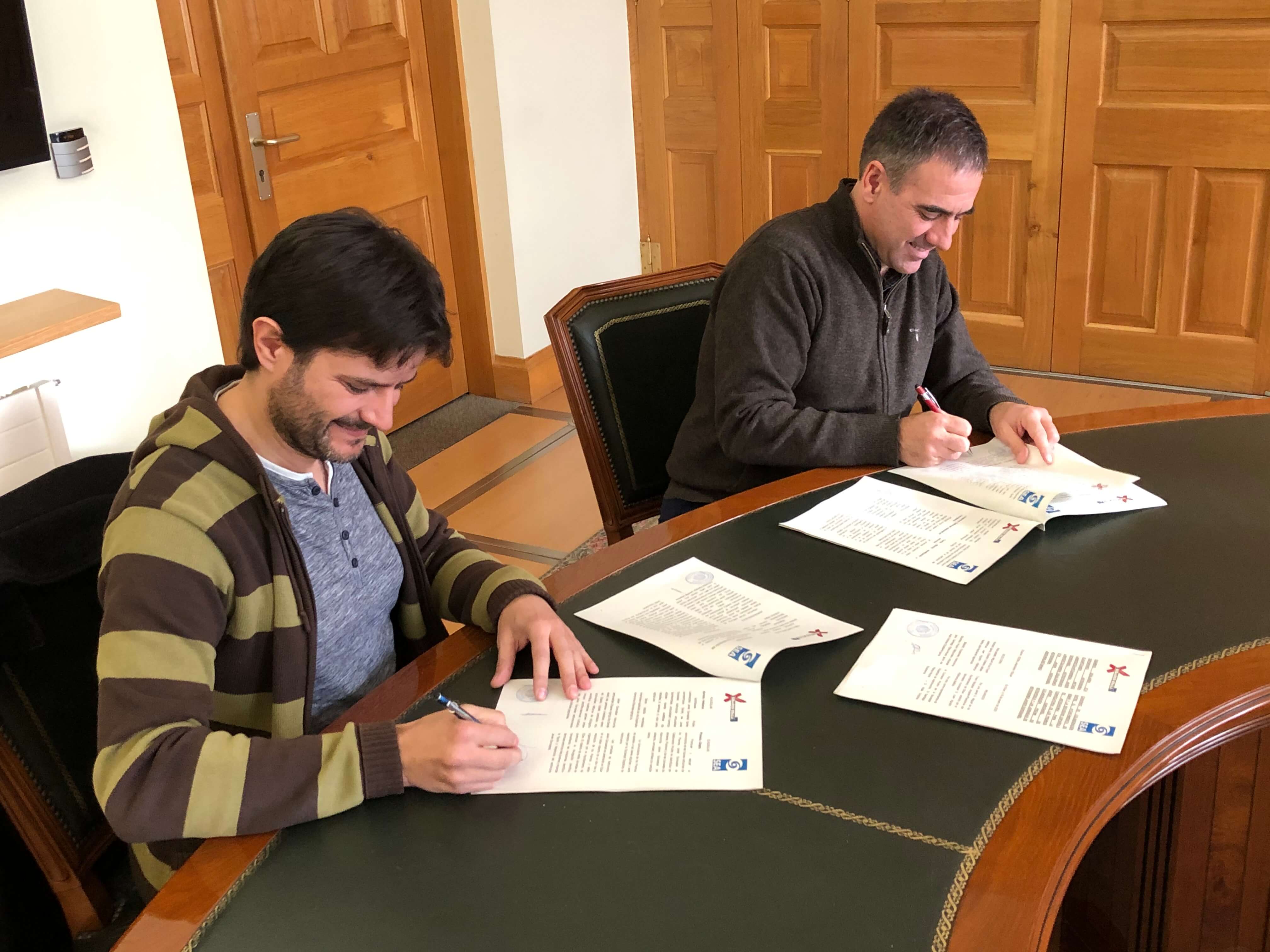 Firmado el convenio de colaboración entre el Ayuntamiento y la Sociedad Española de Astronomía para la convocatoria de los Premios Javier Gorosabel y la organización de Jornadas Astronómicas en Eibar