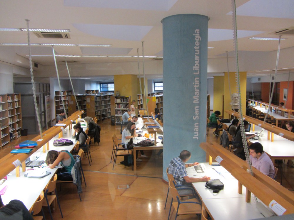 La Biblioteca municipal saca buena nota en una encuesta pasada en el mes de junio