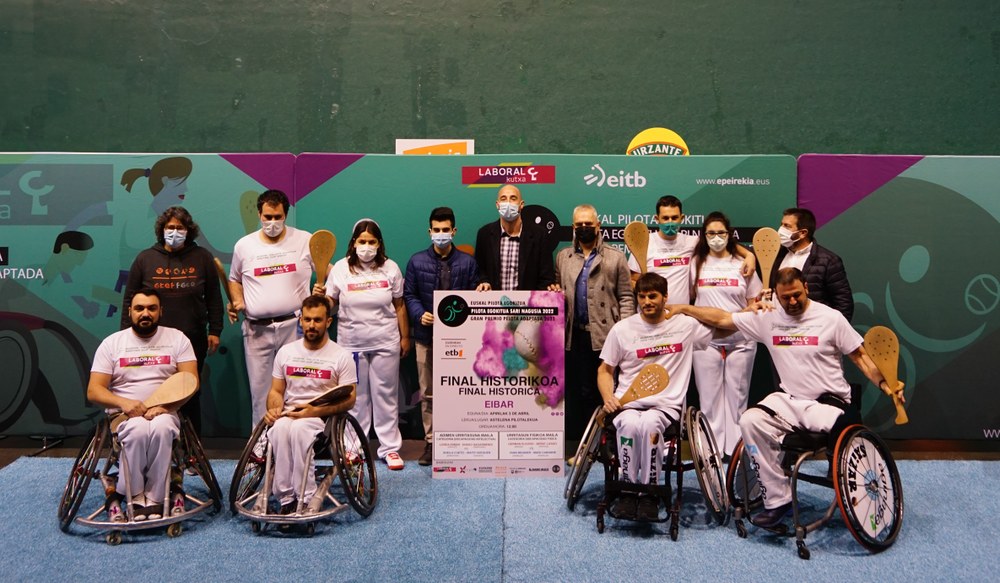 La final del abierto de pelota vasca adaptada tendrá lugar el 3 de abril en el Astelena Imagen de la presentación de la final de pelota vasca adaptada en el frontón de Astelena.