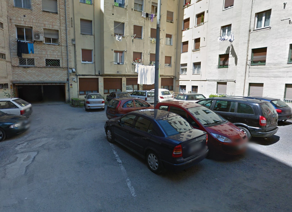 La plaza de Miguel de Aginaga será sometida a una completa reforma mediante la repavimentación que resolverá las deficiencias y ordenará los aparcamientos
