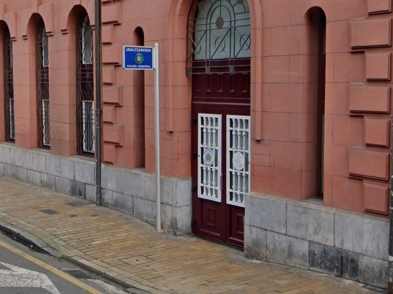 La Policía Municipal de Eibar comienza a recoger denuncias judiciales de autor desconocido