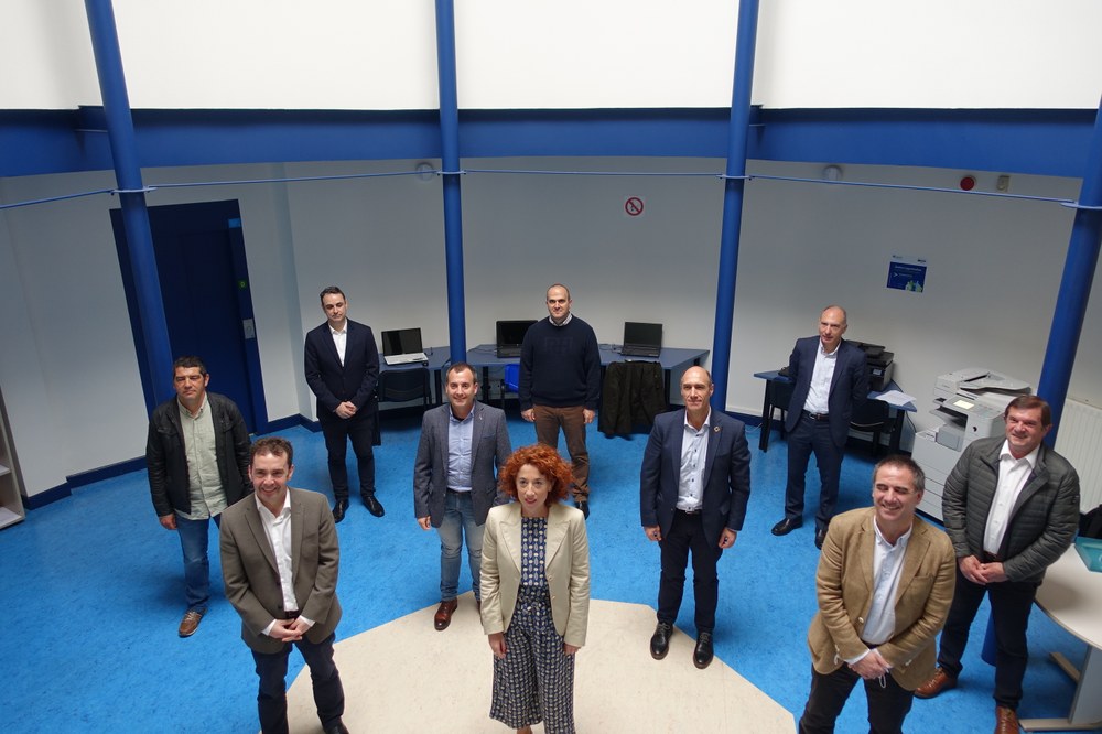 Representantes de la Asociación Empresarial BPTD y alcaldes y alcaldesa de Debabarrena.