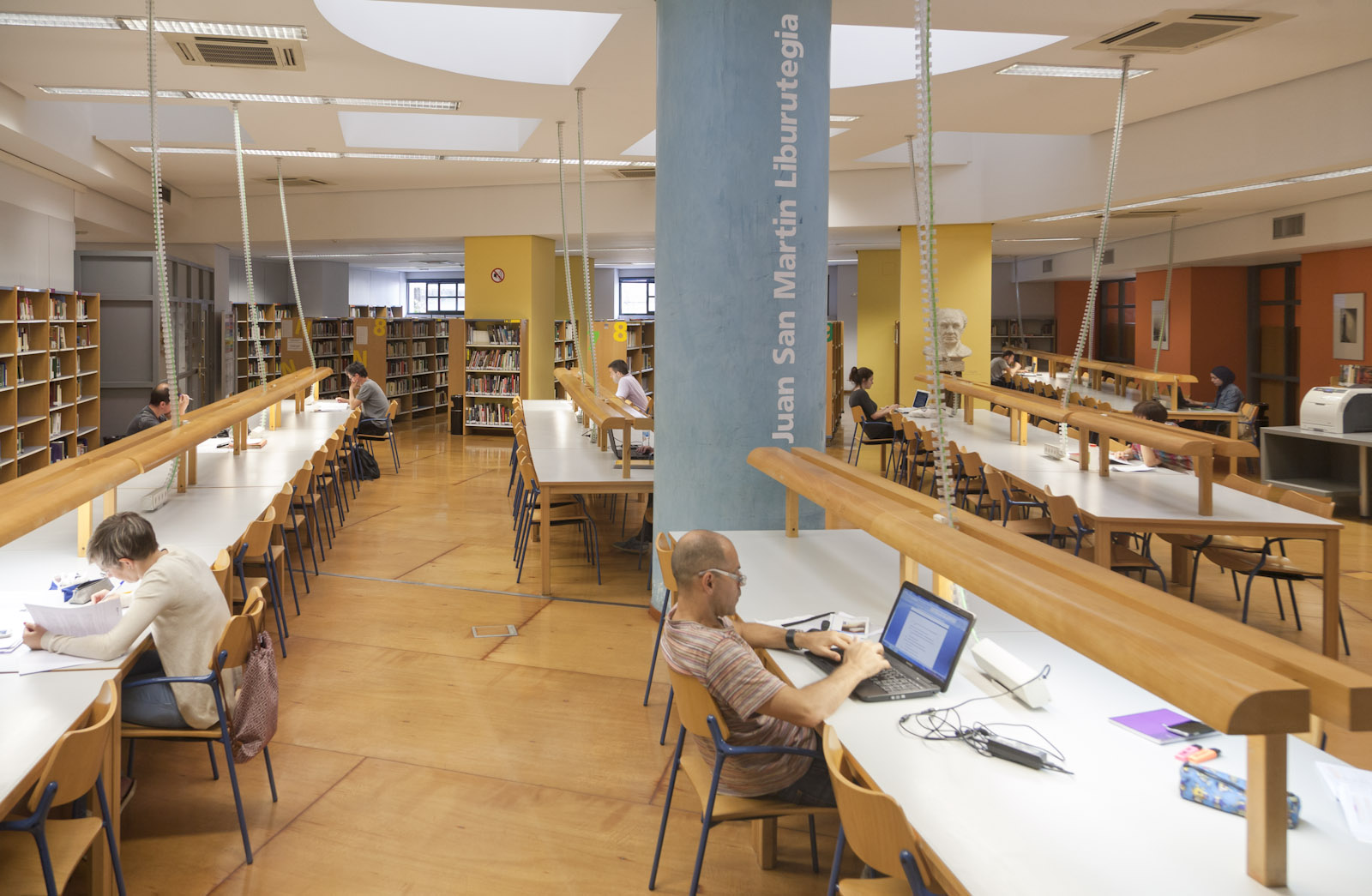 Los servicios que ofrece la Biblioteca Juan San Martín son del agrado de la ciudadanía