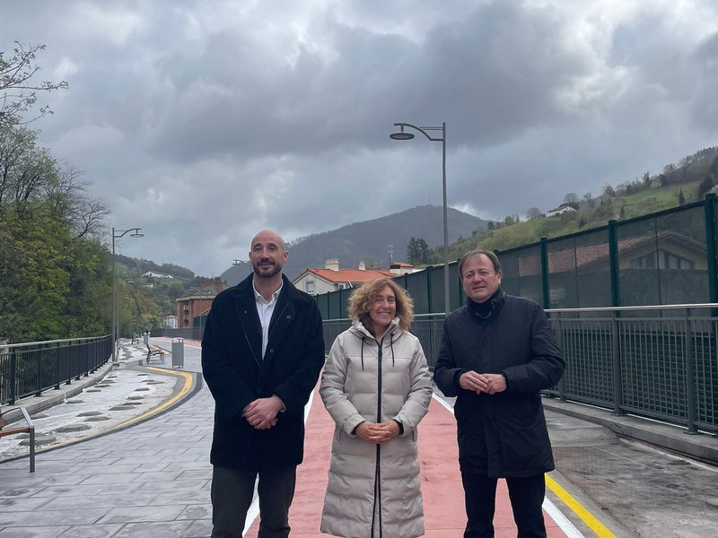 Movilidad Sostenible abre el nuevo espacio público creado con la cubrición de las vías entre Estaziño y Azitain en Eibar