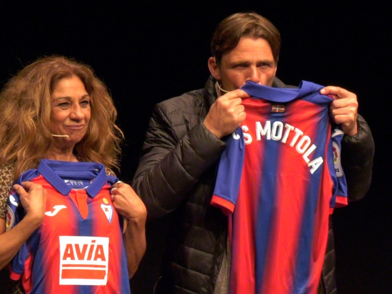 Lolita Flores y Luis Mottola en la conferencia inaugural de la 43º edición de las Jornadas de Teatro de Eibar.