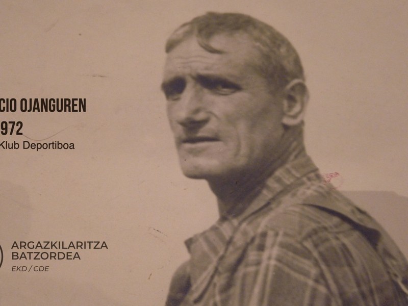 Con motivo del centenario del Club deportivo, la sala de exposiciones de Portalea acogió la exposición fotográfica "Indalecio Ojanguren 1887-1972".