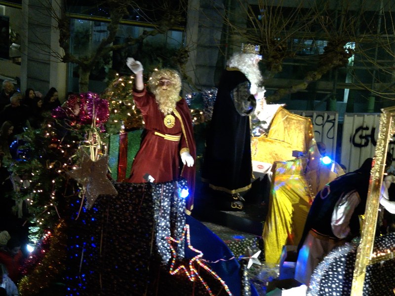 Un año más, la tarde del 5 de enero, sus majestades los Reyes Magos recibieron a los niños y niñas eibarreses en el Ayuntamiento de la ciudad.