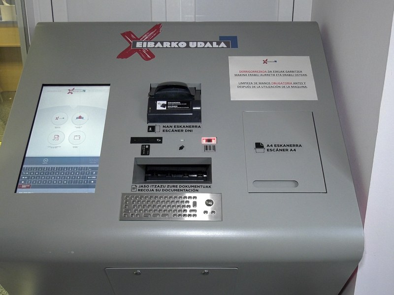 El Ayuntamiento de Eibar ha instalado un terminal de autoservicio en las dependencias del Ayuntamiento, en Untzaga plaza, 1.