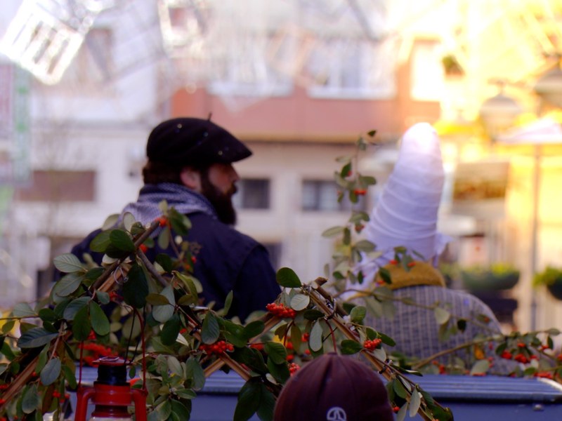Olentzero y Mari Domingi visitaron Eibar El pasado 24 de diciembre, Olentzero y Mari Domingi visitaron nuestra ciudad. Luego, por la noche, repartió regalos entre todos los eibar.
