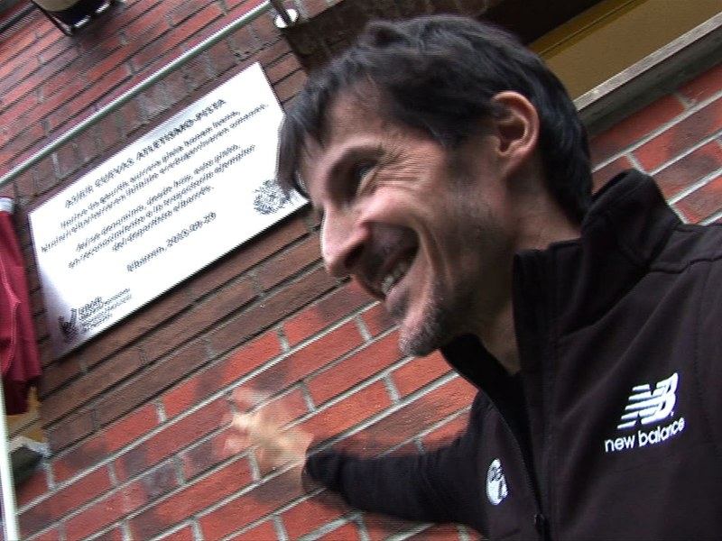 Placa homenaje en Unbe a Asier Cuevas