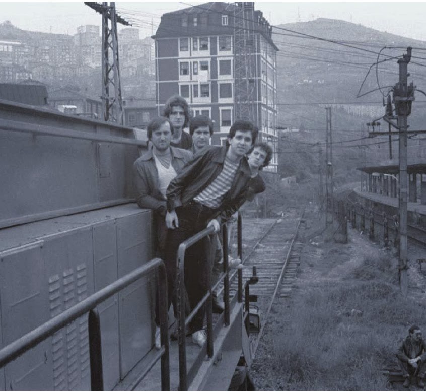 Ikusi nahi duzu berriro Itoizek 1982an Eibarko Astelena Frontoian eman zuen kontzertua? Itoiz Taldea