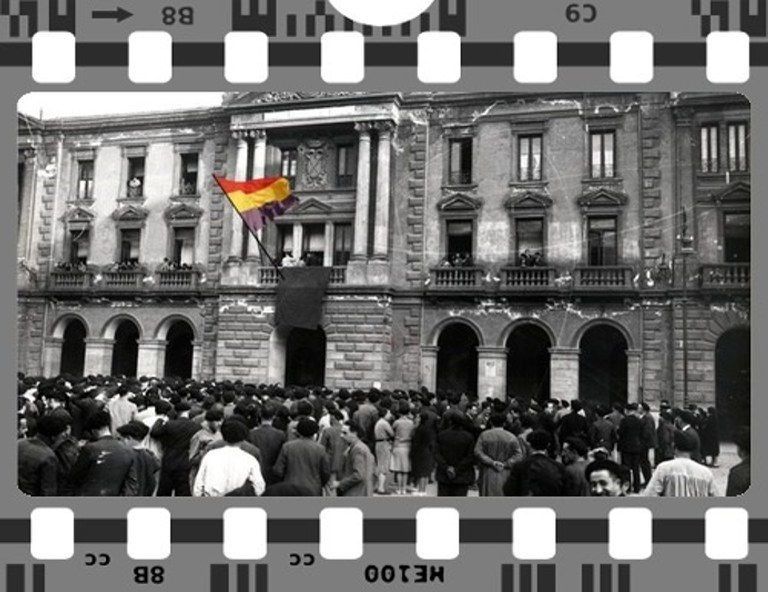 Udal Artxiboa. Ba al zenekien Eibarrek "Oso Hiri Eredugarriaren" tituloa jaso zuela, lehenengo Herria Errepublika aldarrikatzen izan zelako?