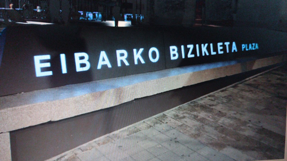 Udalak bat egingo du larunbat honetan, martxoak 25, Endomarcharen munduko ospakizunarekin, endometriosia ikusarazten duen mugimenduarekin Eibarko Bizikleta Plazaren artxiboko irudia.