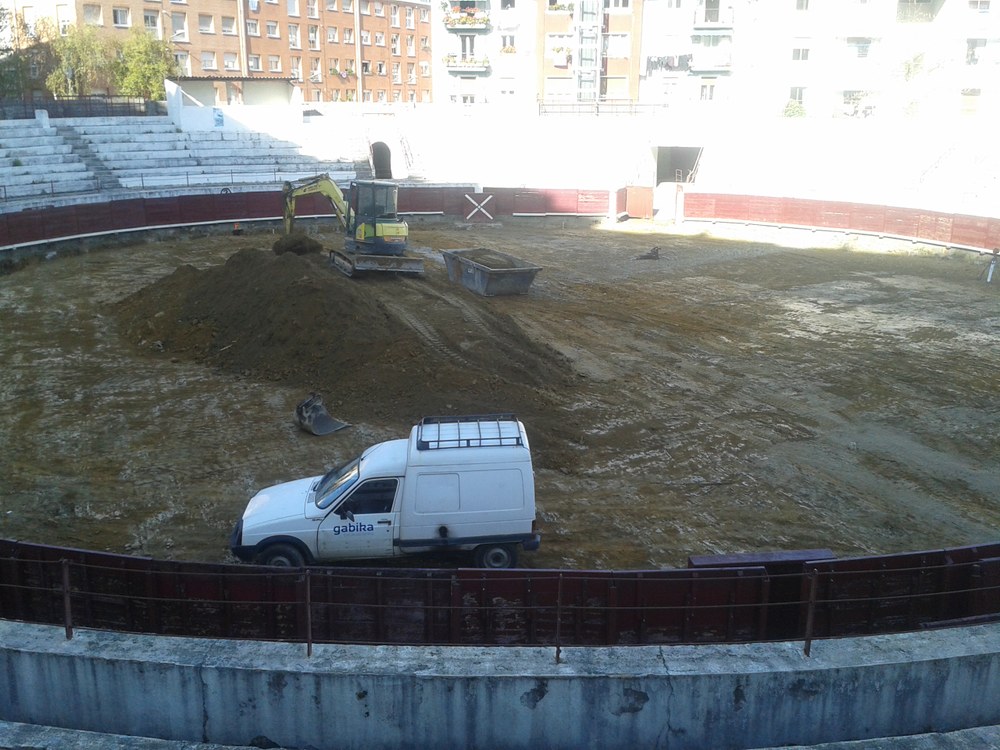 Zezen plaza egokitzeko lanak hasi dira