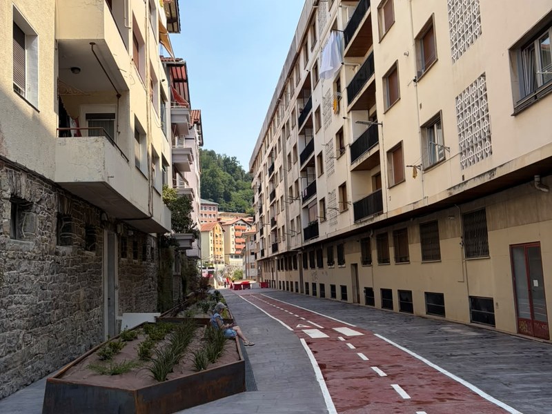 Amaitu dira Mekola eta San Juan arteko pasealekua berrurbanizatzeko lanak, 430.000 euro baino gehiagoko inbertsioa eginda