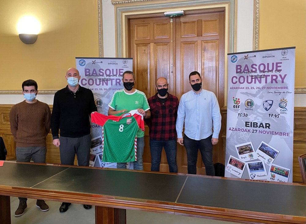 "Basque Country International Women's Cup" emakumezkoen eskubaloi txapelketa egingo da Eibarren azaroaren 27an "Basque Country International Women 's Cup" emakumezkoen eskubaloi txapelketaren aurkezpenaren irudia.